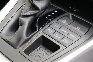 2020 Toyota RAV4 - Thumbnail