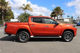2020 Mitsubishi Triton - Thumbnail