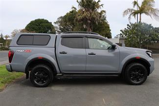 2022 Nissan Navara - Thumbnail