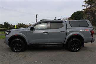 2022 Nissan Navara - Thumbnail