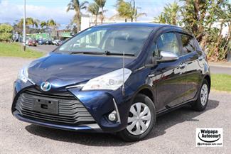 2017 Toyota Vitz - Thumbnail