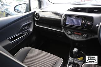 2017 Toyota Vitz - Thumbnail
