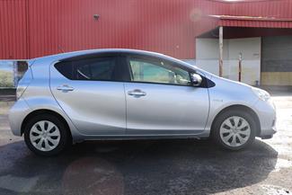 2014 Toyota Aqua - Thumbnail