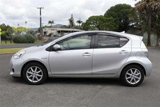 2013 Toyota Aqua - Thumbnail