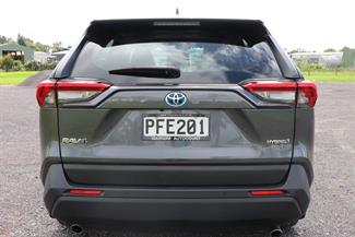 2022 Toyota RAV4 - Thumbnail