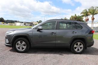2022 Toyota RAV4 - Thumbnail