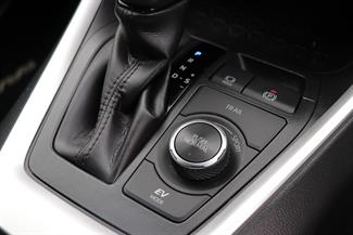 2022 Toyota RAV4 - Thumbnail