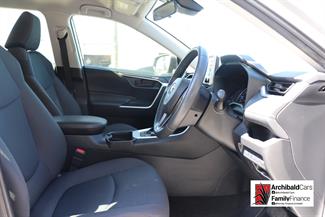 2021 Toyota RAV4 - Thumbnail