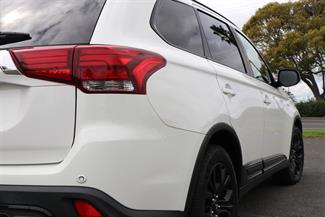 2019 Mitsubishi Outlander - Thumbnail