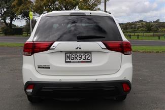 2019 Mitsubishi Outlander - Thumbnail