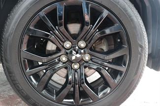 2019 Mitsubishi Outlander - Thumbnail