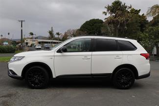 2019 Mitsubishi Outlander - Thumbnail