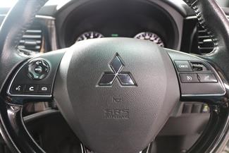 2019 Mitsubishi Outlander - Thumbnail