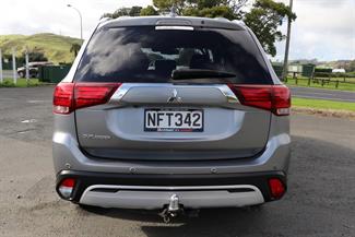 2021 Mitsubishi Outlander - Thumbnail
