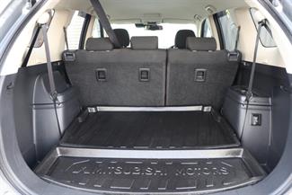 2021 Mitsubishi Outlander - Thumbnail