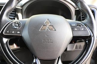 2021 Mitsubishi Outlander - Thumbnail