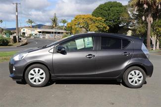 2013 Toyota Aqua - Thumbnail