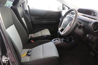 2013 Toyota Aqua - Thumbnail