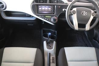 2013 Toyota Aqua - Thumbnail