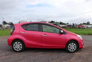 2014 Toyota Aqua - Thumbnail