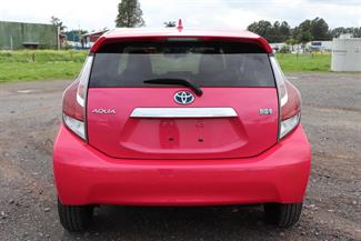 2014 Toyota Aqua - Thumbnail