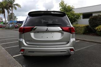 2019 Mitsubishi Outlander - Thumbnail