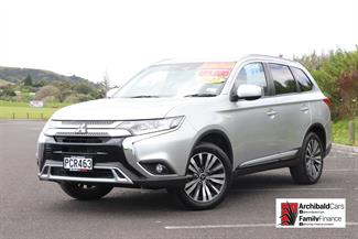 2022 Mitsubishi Outlander - Thumbnail