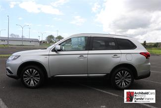 2022 Mitsubishi Outlander - Thumbnail