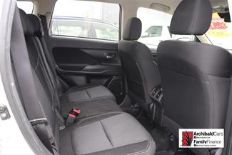 2022 Mitsubishi Outlander - Thumbnail