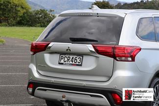2022 Mitsubishi Outlander - Thumbnail