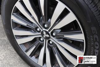 2022 Mitsubishi Outlander - Thumbnail