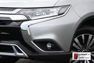 2022 Mitsubishi Outlander - Thumbnail