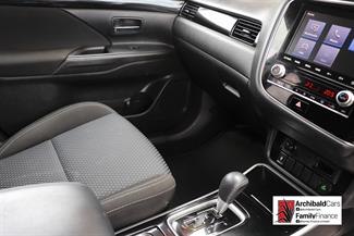 2022 Mitsubishi Outlander - Thumbnail