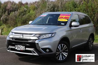 2022 Mitsubishi Outlander - Thumbnail