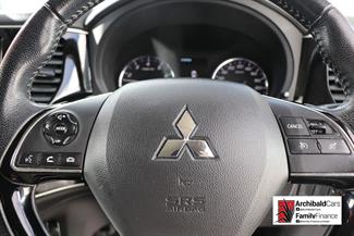 2022 Mitsubishi Outlander - Thumbnail
