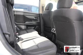 2022 Mitsubishi Outlander - Thumbnail