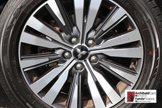 2022 Mitsubishi Outlander - Thumbnail