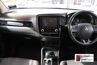 2022 Mitsubishi Outlander - Thumbnail