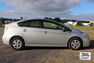 2010 Toyota Prius - Thumbnail