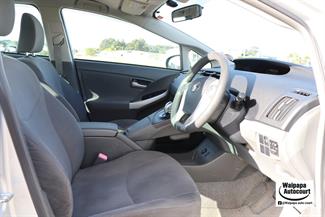 2010 Toyota Prius - Thumbnail