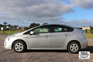 2010 Toyota Prius - Thumbnail