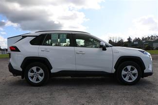 2021 Toyota RAV4 - Thumbnail