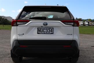 2021 Toyota RAV4 - Thumbnail
