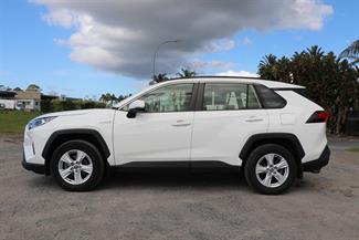 2021 Toyota RAV4 - Thumbnail