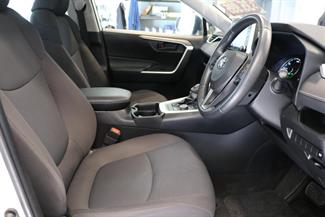 2021 Toyota RAV4 - Thumbnail