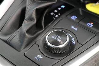2021 Toyota RAV4 - Thumbnail