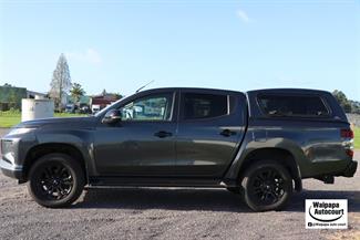 2022 Mitsubishi Triton - Thumbnail
