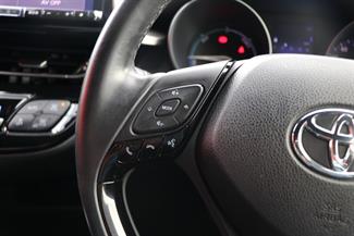 2017 Toyota C-Hr - Thumbnail
