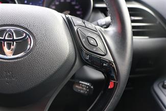 2017 Toyota C-Hr - Thumbnail