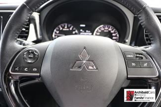 2019 Mitsubishi Outlander - Thumbnail